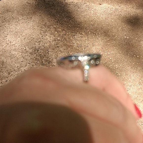 Sold Blue and white sapphire ring - Picture 2 of 6